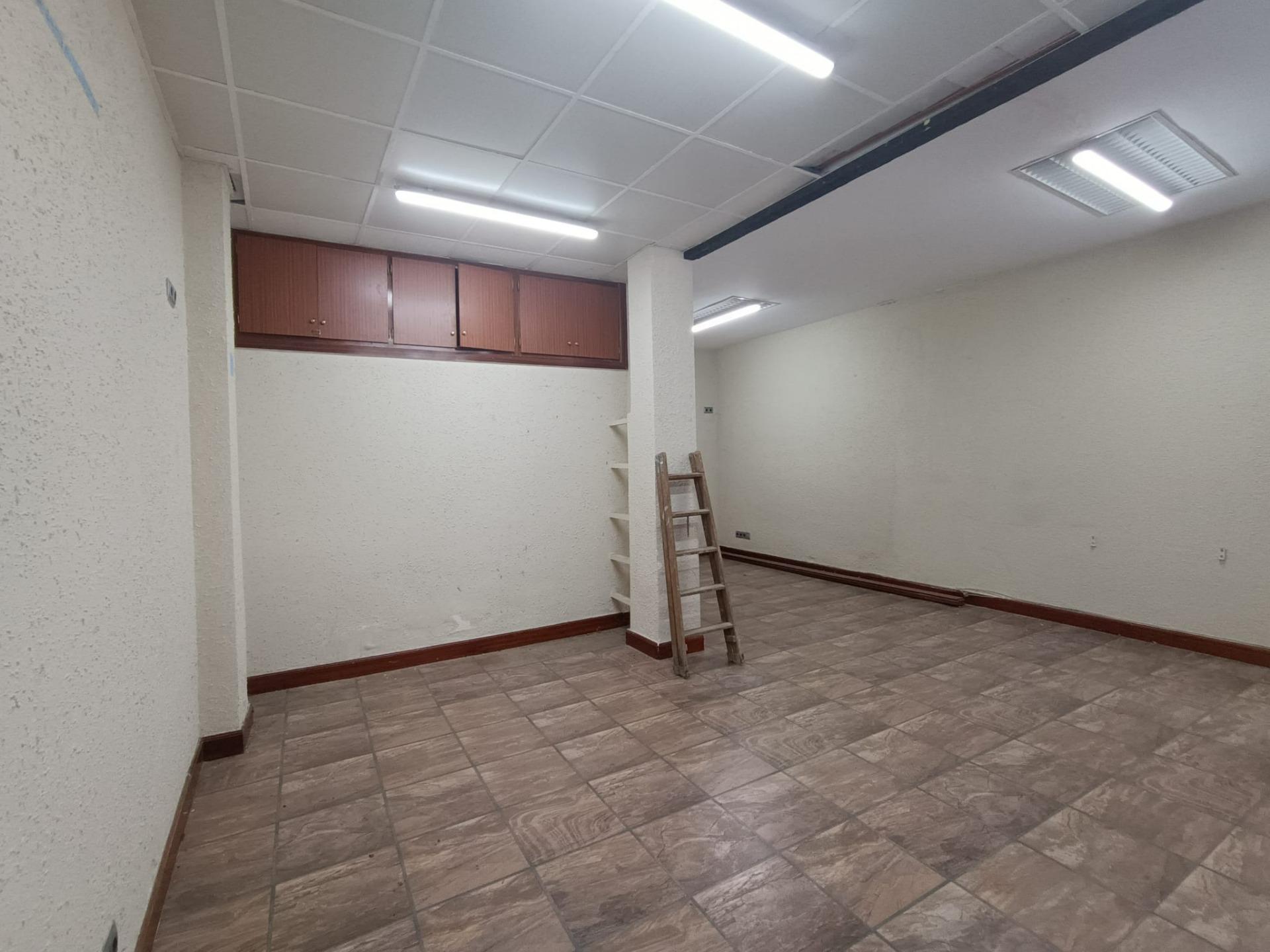 Se Alquila Local Comercial En Barakaldo Zona Artegabeitia de 110 m2 Aprox
