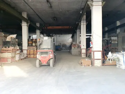 Nave industrial en Zaratamo