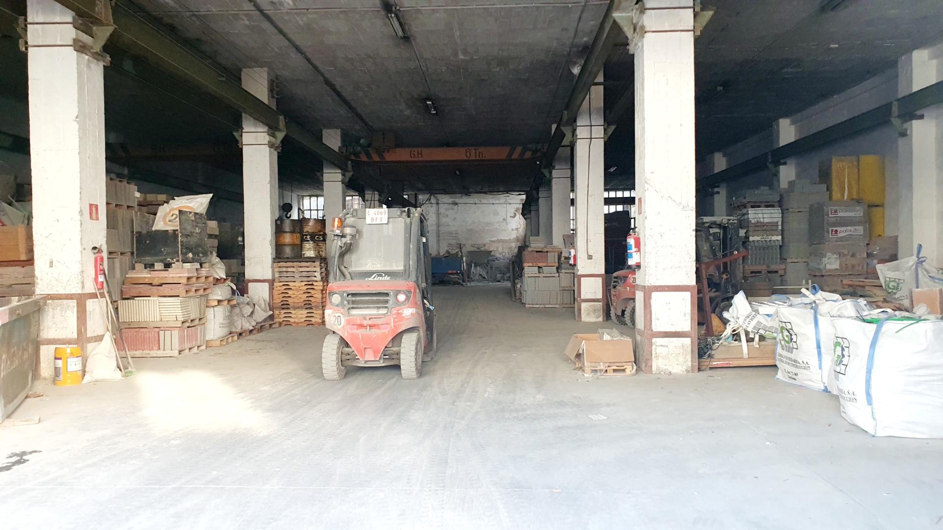 Nave industrial en Zaratamo