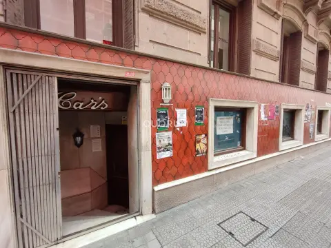 Local en venta en semisotano de edificio clásico