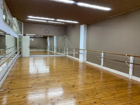 Amplio Local En Venta En Las Arenas