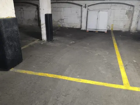 Se Vende En Exclusiva Parcela  Para Coche Mediano