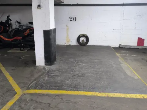 Se Vende Parcela De Garaje Económica Para Coche Mediano
