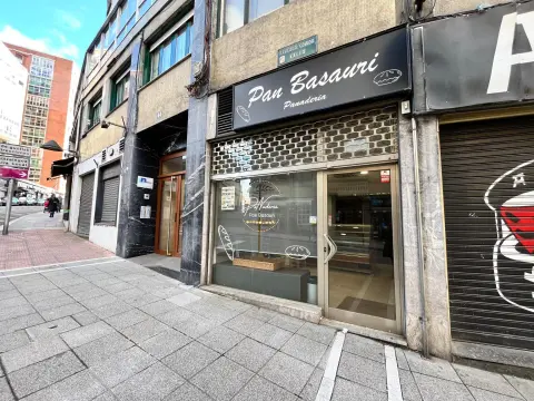 Local Muy Comercial Acondicionado Actualmente Como Panadería En Zona Ayuntamiento