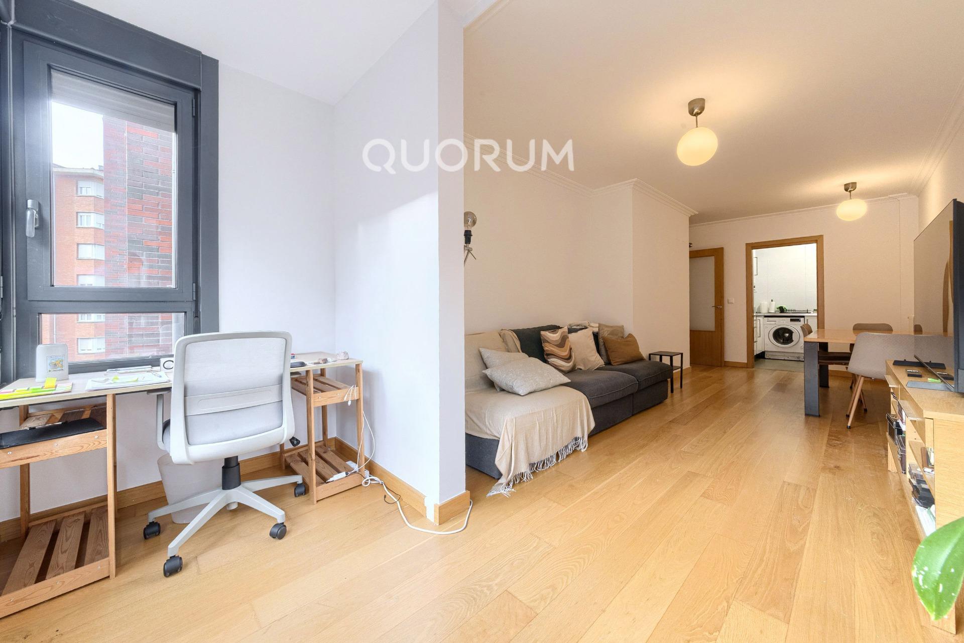 Precioso Piso Seminuevo De 1 Dormitorio Con Ascensor Cota Cero y Garaje y Trastero Incluido En Zona Miribilla