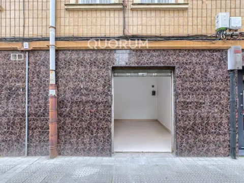 Local Diáfano con Baño En Zona Basozelai