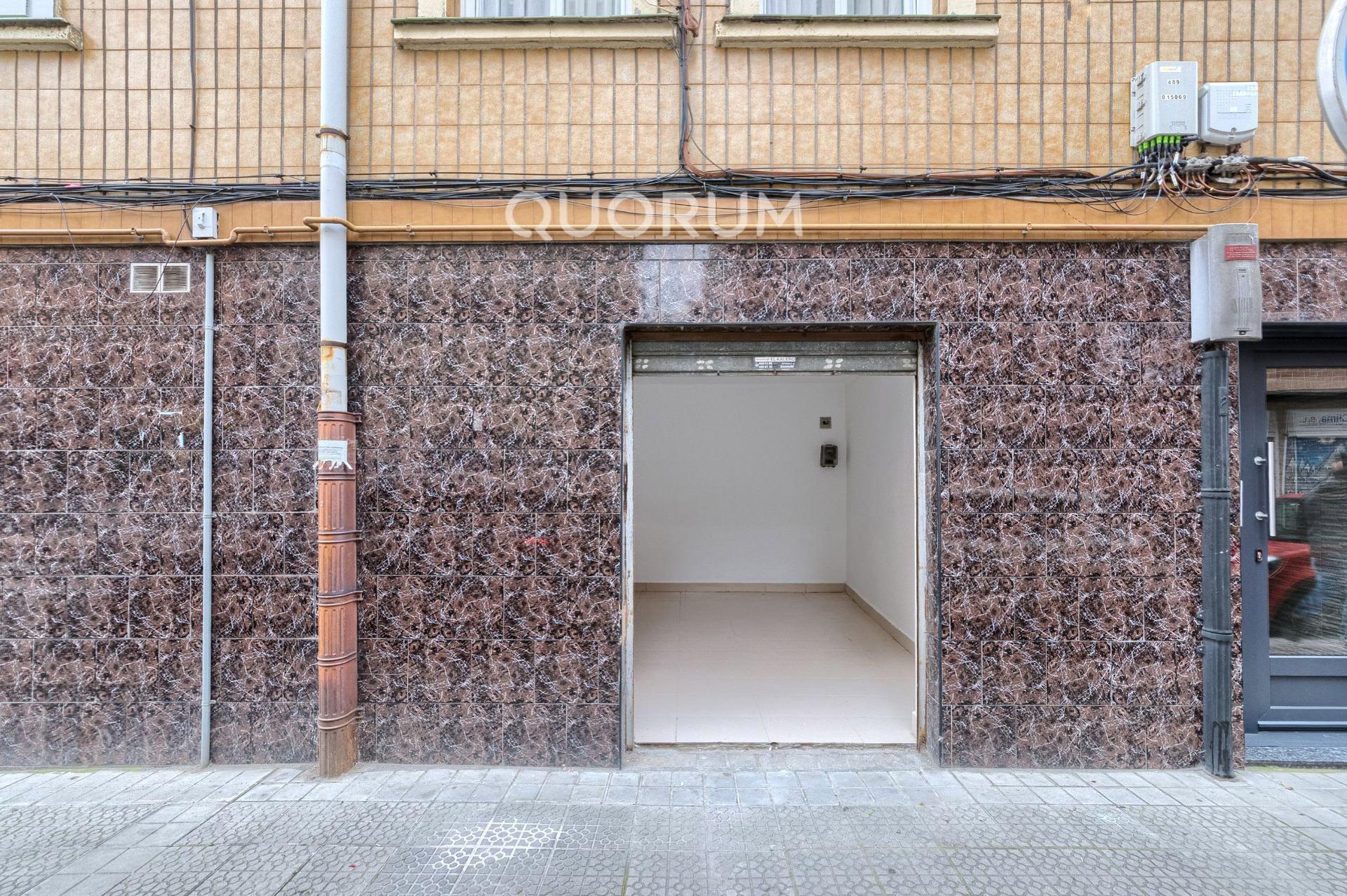 Local Diáfano con Baño En Zona Basozelai