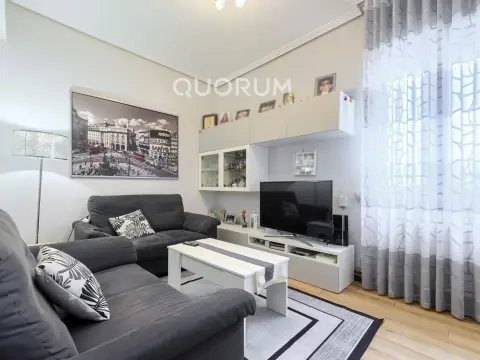 DOS HABITACIONES CON ASCENSOR A NIVEL DE CALLE JUNTO A LOS JUZGADOS