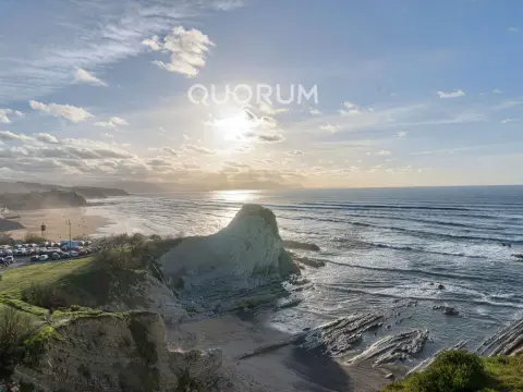 Piso En Primera Línea de Playa Con LAS MEJORES VISTAS AL PEÑÓN En Urbanización Sopelmar