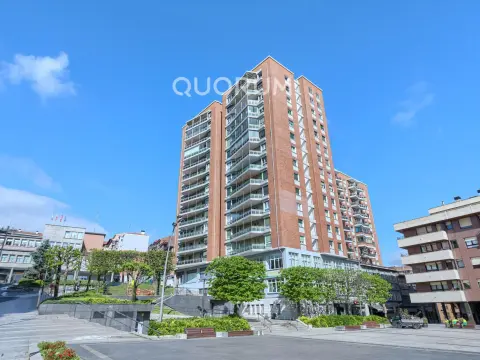 Piso De 2 Dormitorios (Origen 3) y 2 Baños Con Parcela De Garaje, Dos Ascensores y Balcón Con Vistas Despejadas En Zona Ayuntamiento