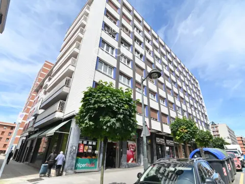 Piso De 3 Habitaciones En El Centro De Santutxu