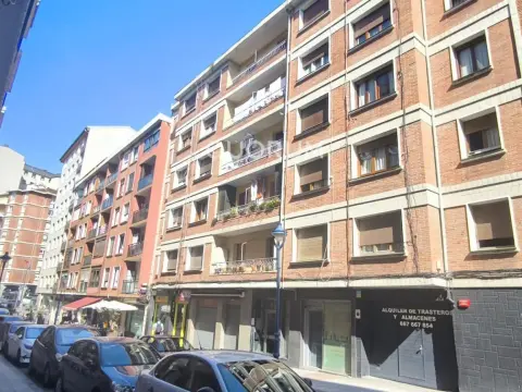 Se Vende Piso En El Centro De Portugalete Junto Al Metro De 2 Habitaciones Con balcon