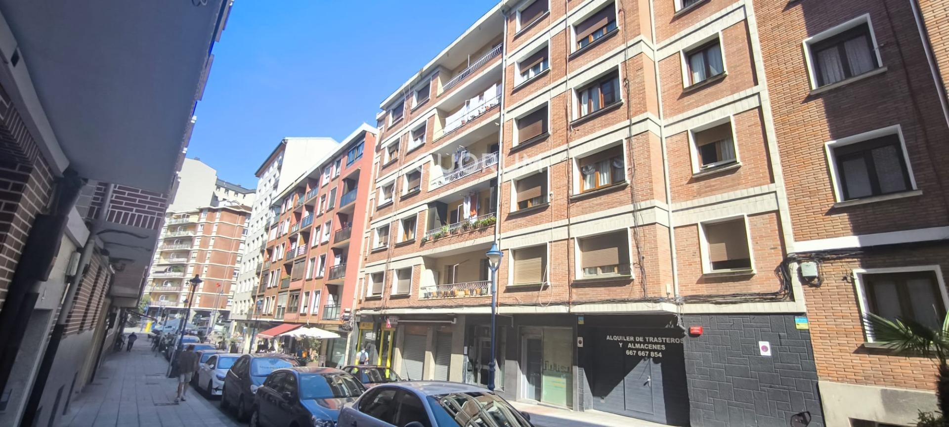 Se Vende Piso En El Centro De Portugalete Junto Al Metro De 2 Habitaciones Con balcon