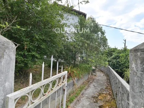 Casa Adosada Con Terreno De 520 m2 En Olabarrieta