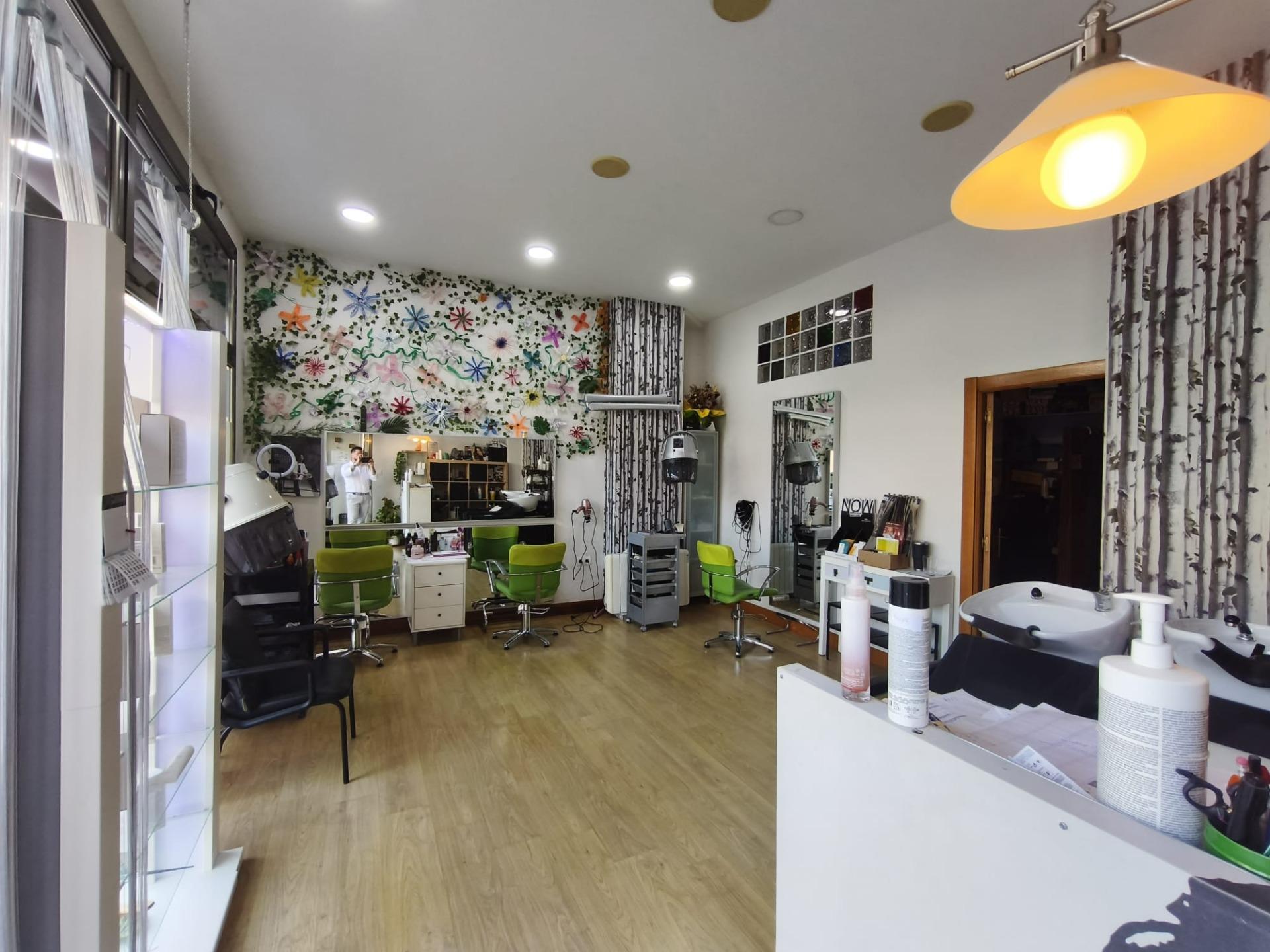 Se alquila local comercial en Barakaldo zona Artegabeitia.