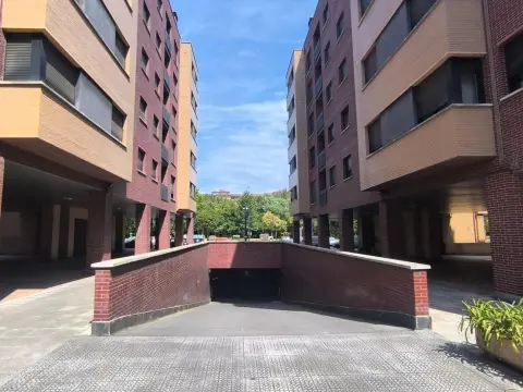SE VENDE PARCELA DE GARAJE EN ETXEBARRI,  CERCA DEL METRO