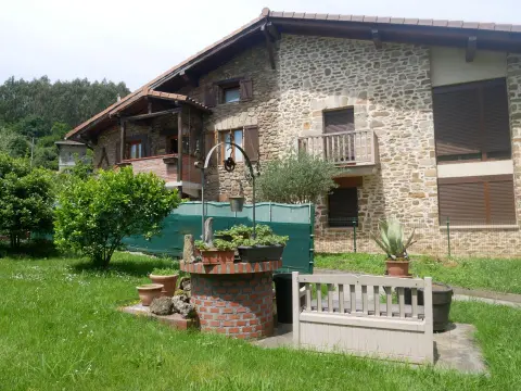 Precioso Adosado De 3 Dormitorios y 2 baños Con Txoko y Terreno En Arrankudiaga