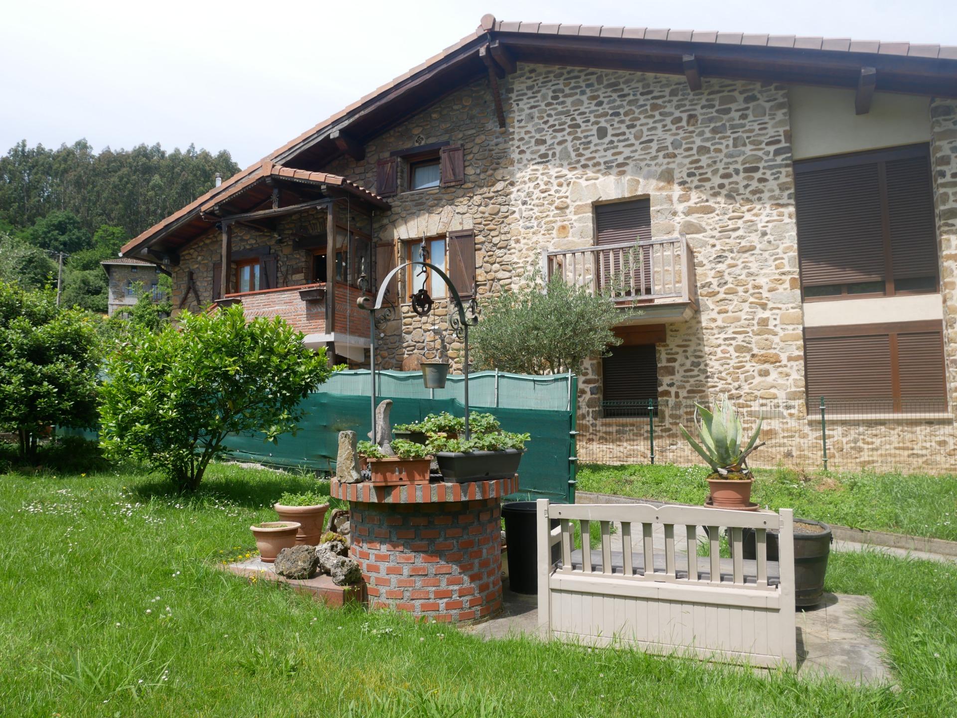 Precioso Adosado De 3 Dormitorios y 2 baños Con Txoko y Terreno En Arrankudiaga