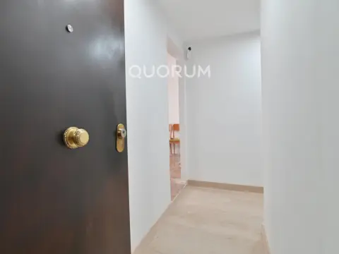 Piso Reformado Sin Amueblar de 3 Habitaciones