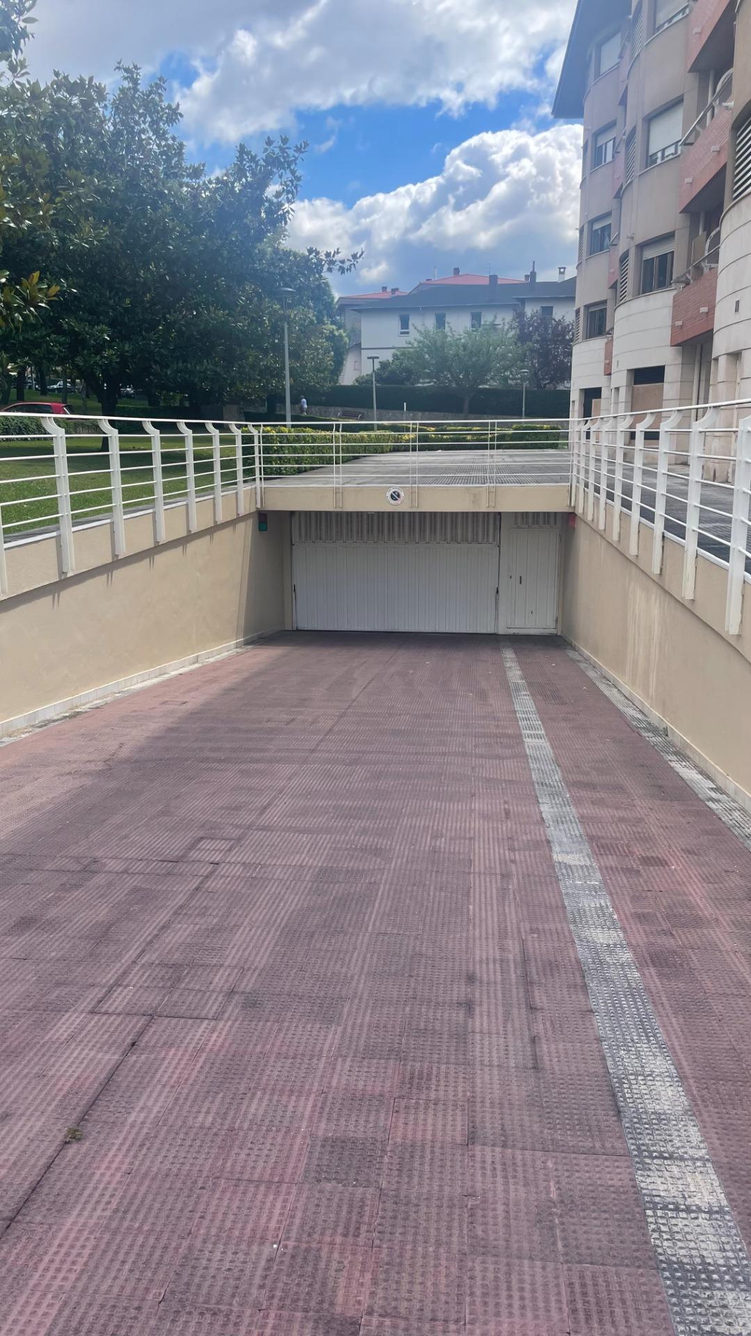 Parcela De Garaje En Artaza