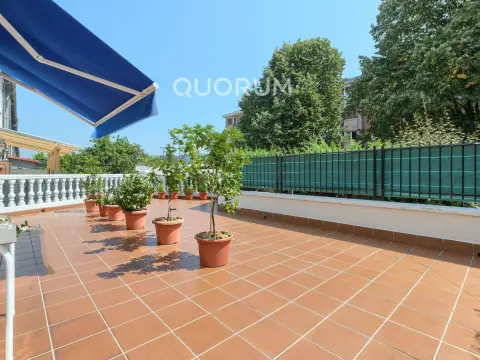 Adosado PARA ENTRAR A VIVIR De 4 Dorm. y 3 Baños Con Amplia Terraza y Garaje En Zona San Miguel