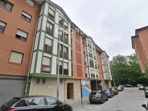 Piso Con Ascensor A Cota 0 De 3 Habitaciones, Balcón Y Camarote