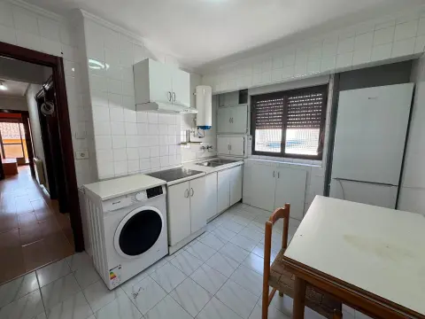 TRES HABITACIONES CON TERRAZA EN EL CENTRO DE BARAKALDO