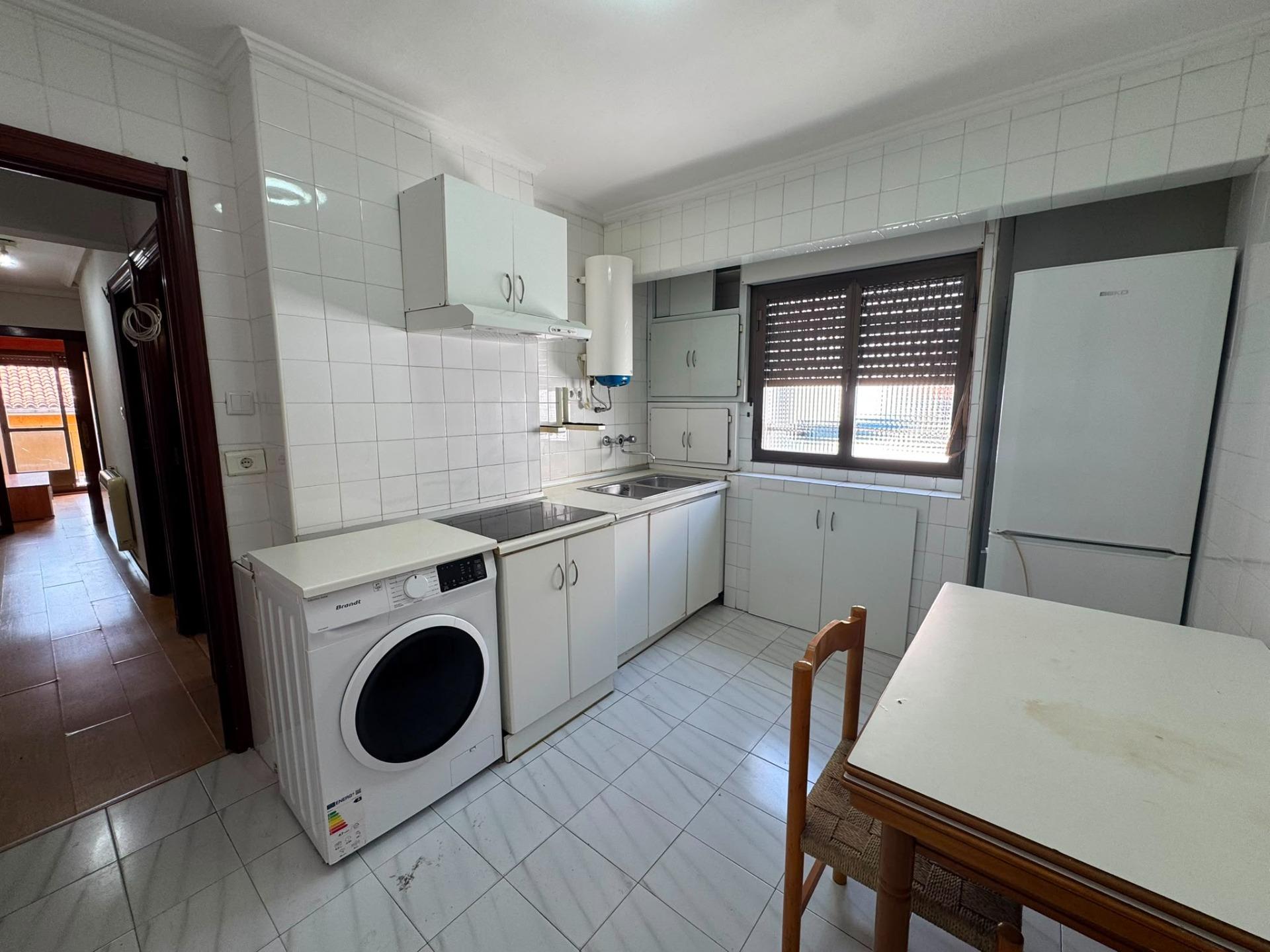 TRES HABITACIONES CON TERRAZA EN EL CENTRO DE BARAKALDO