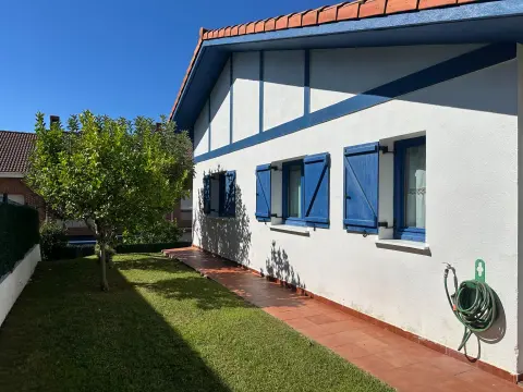 Chalet Independiente Con Jardin Privado En zona Residencial