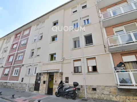 Piso Reformado De 2 Habitaciones En Tximelarre Goikoa