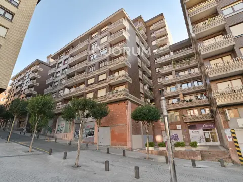 Piso De 3 Habitaciones Y 2 Baños Con Parcela De Garaje