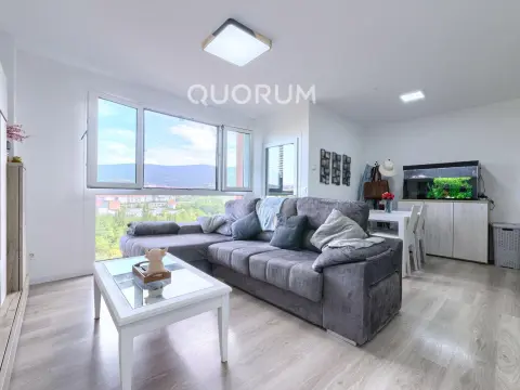 VIVIENDA TASADA MUNICIPAL Seminueva y Muy Luminosa De 2 Dormitorios y 2 Baños Con Cocina Americana y Ascensor En Zona Kalero