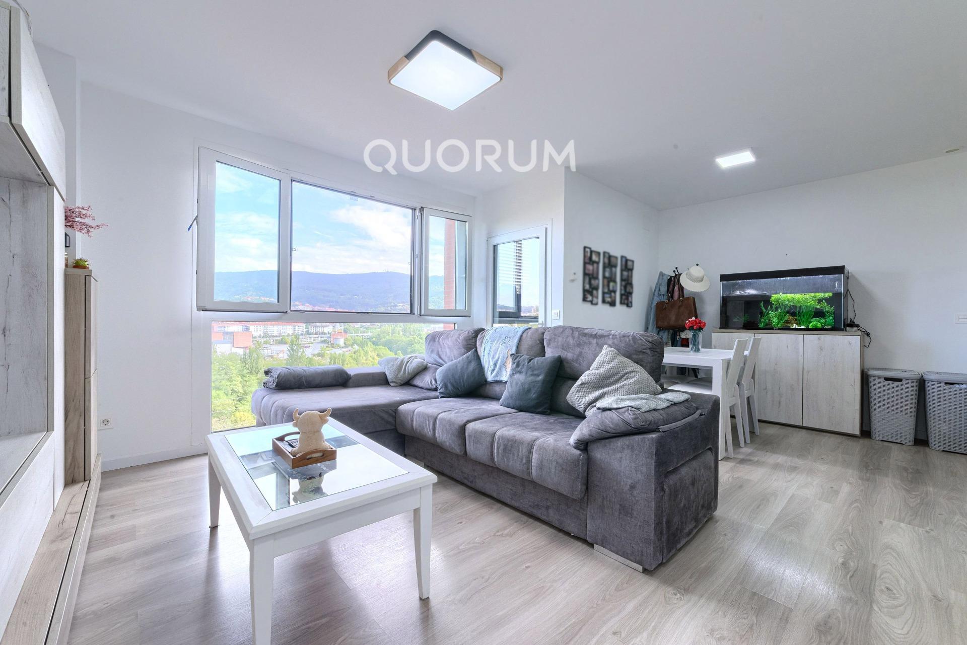 VIVIENDA TASADA MUNICIPAL Seminueva y Muy Luminosa De 2 Dormitorios y 2 Baños Con Cocina Americana y Ascensor En Zona Kalero