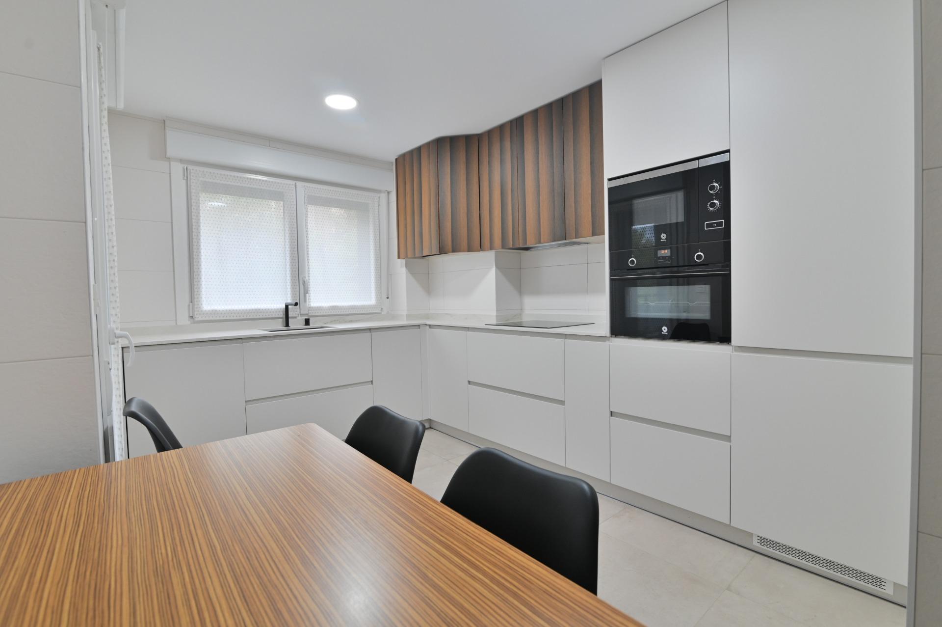 Vivienda Con Ascensor De 3 Habitaciones Y Balcón en Zuazaurre