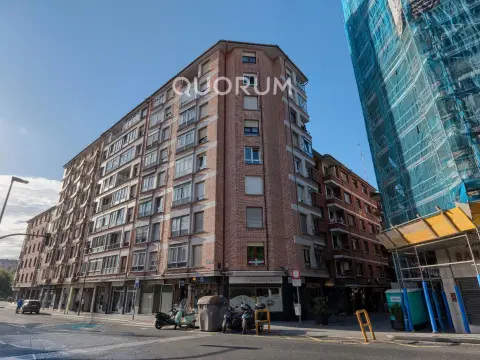 Piso TOTALMENTE EXTERIOR De 2 Dormitorios Con Ascensor y Balcón y Garaje Opcional En Zona Ariz