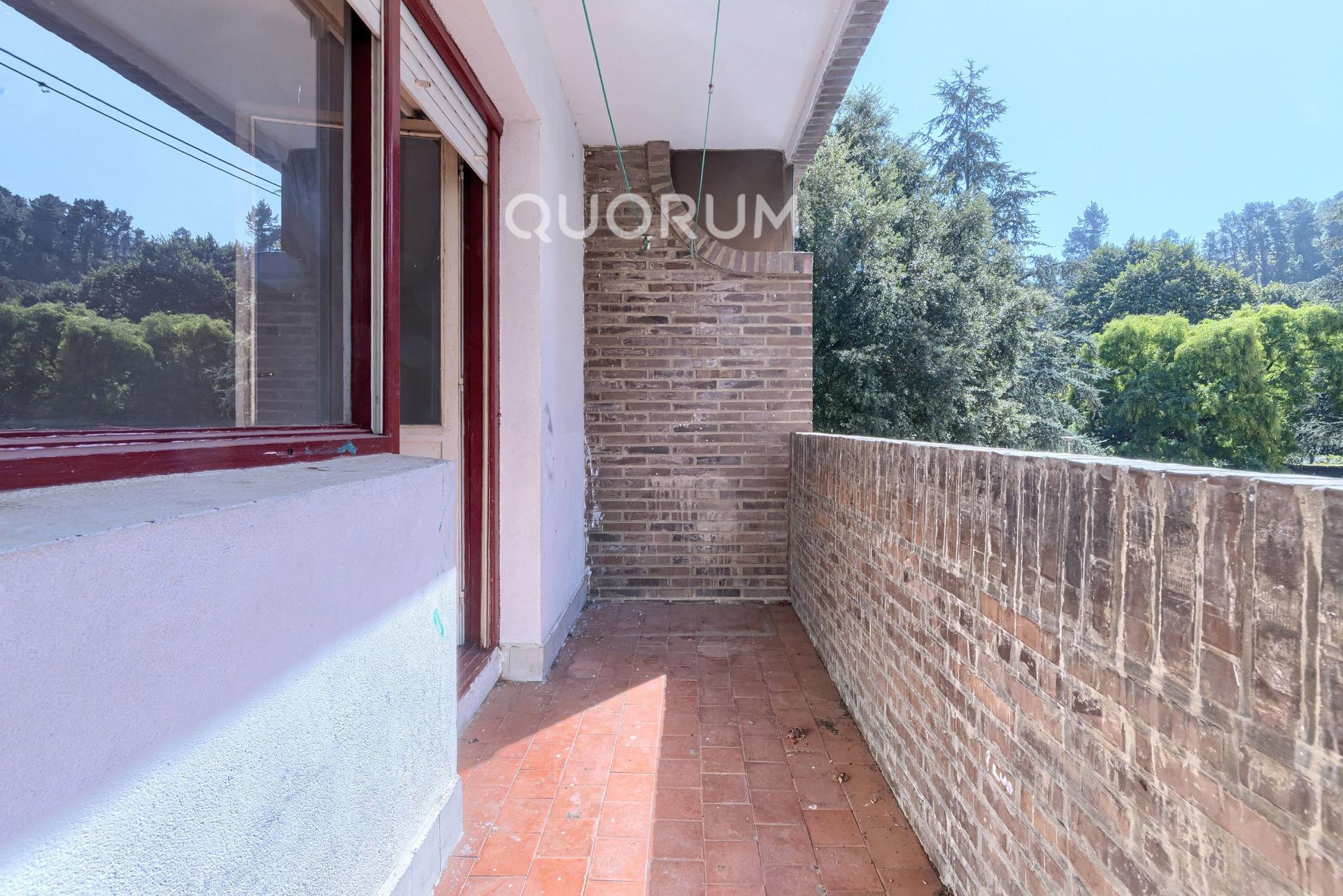 Piso Amplio y Luminoso De 3 Dorm. con TERRAZA y Balcón y Ascensor Cota 0 y Trastero En Zona Centro