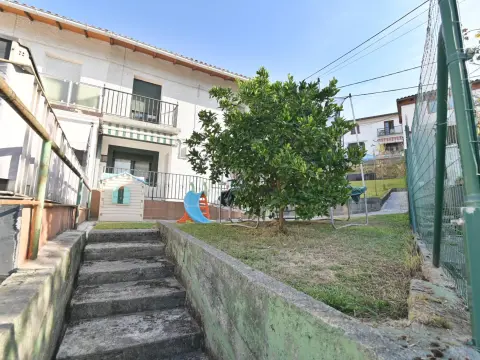 Adosado De 3 Habitaciones Y Jardín En Olabarrieta