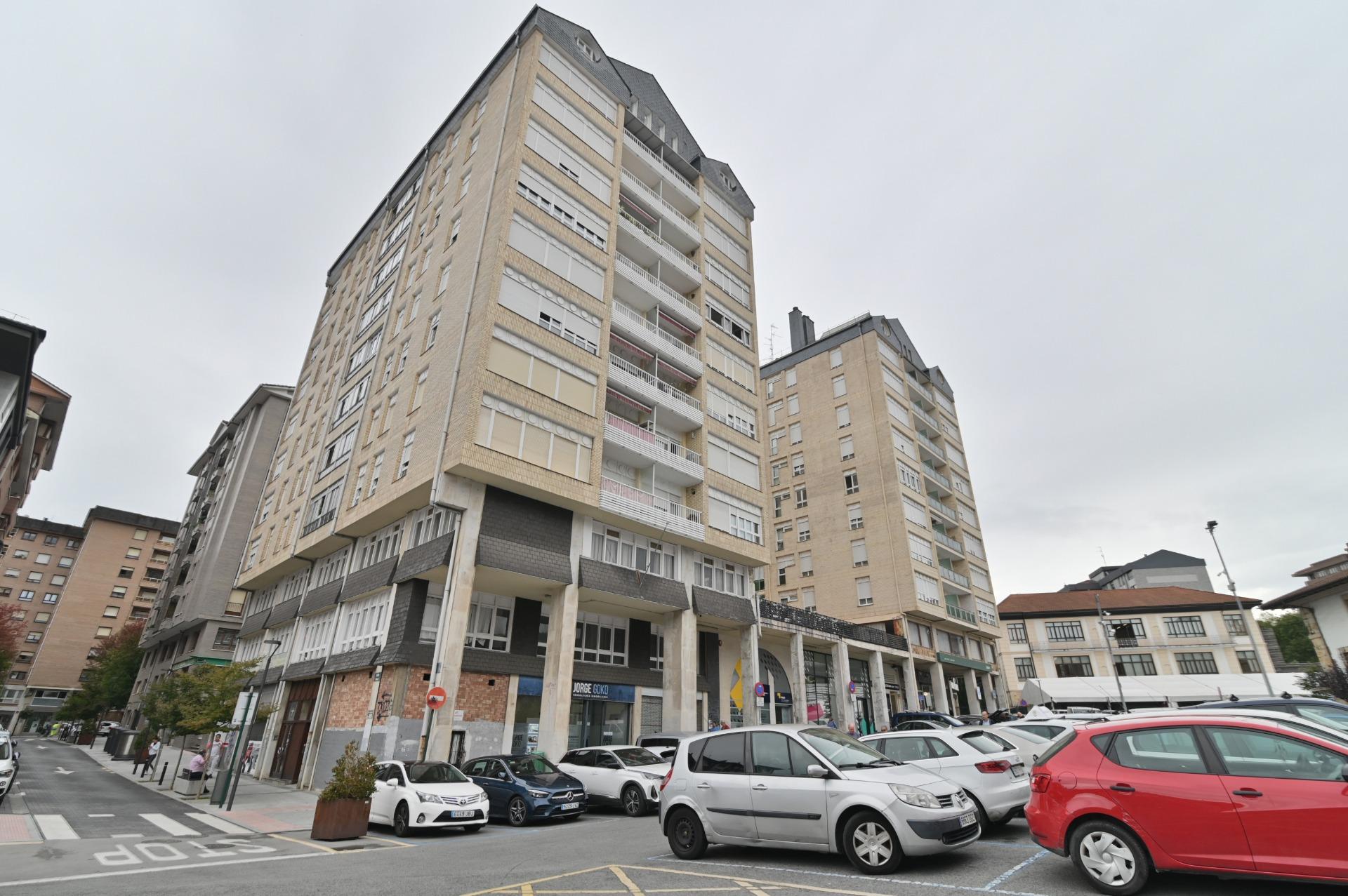 Piso En EL Centro Con Ascensor Cota 0 De 4 Habitaciones Con Garaje Directo Y Camarote