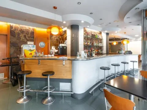 Bar Con Licencia Activa Tipo 2 y Licencia Para 10 Mesas Con Salida De Humos En Arrigorriaga
