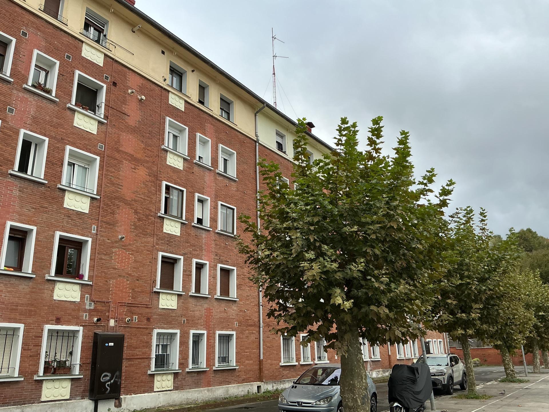 Piso De 2 Habitaciones En Zona Tranquila En Arkotxa