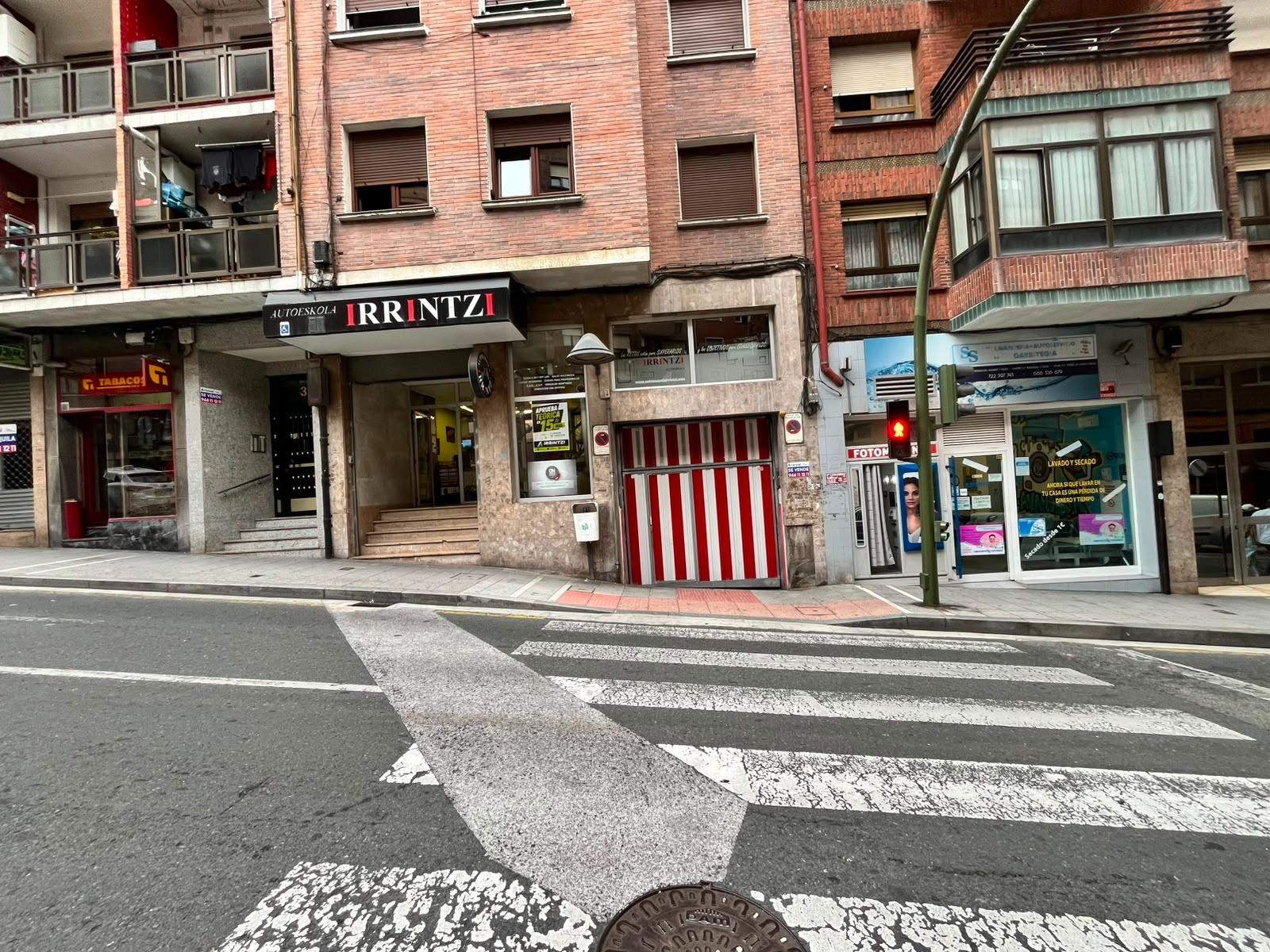 Parcela De Garaje Para Moto o Coche Pequeño En Zona Burros