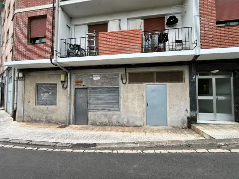 Local Diáfano Con Amplia Fachada a Precio Increíble En Zona Bengoetxe