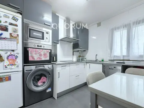 Precioso Piso Para Entrar a Vivir De 2 Dormitorios Con C/Gas Natural En Zona Arkotxa