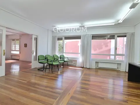 VIVIENDA EN AVENIDA BASAGOITI CON MUCHAS POSIBILIDADES