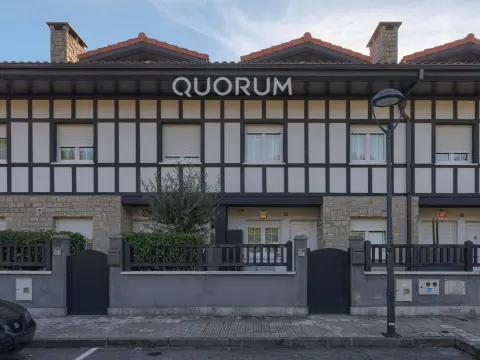 Adosado Seminuevo Con Jardín y Excelentes Vistas En Zona Arrankudiaga